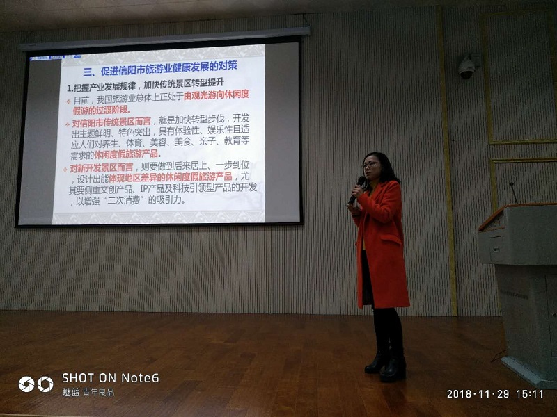 伟德第七届研究生学术活动月系列活动顺利开展